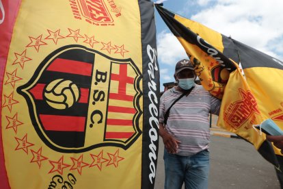 Javier Castro está feliz de que el público regrese y ansía que las ventas suban.