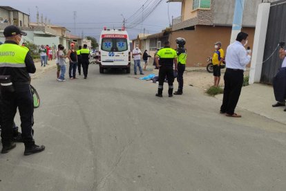 La moto estaba unos metros más adelante de donde yacía su ocupante.