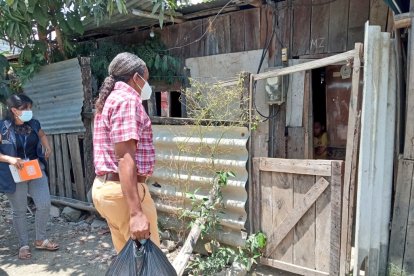 El MIES llevó alimentos para Paquita y sus nietos y está gestionando la ayuda médica y educativa.