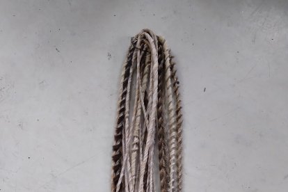 Con pelos o sin él, en el mercado venden los látigos en 0,50 centavos o 1 dólar.