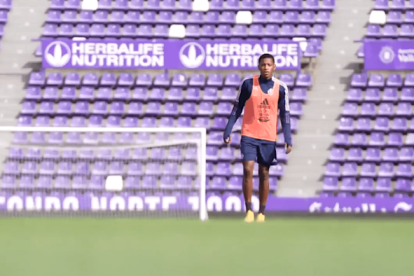 Gonzalo Plata actualmente milita en el Real Valladolid de España.