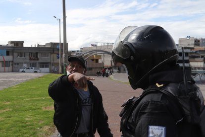Algunos sospechosos se ponen 'resabiados' con los agentes.