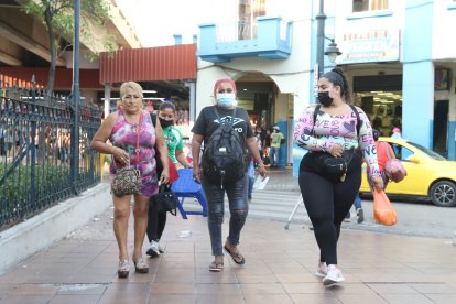 Las artesanas se han hecho amigas. Suelen celebrar sus cumpleaños en ese sector.