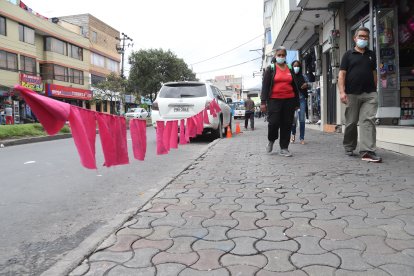 Algunos vecinos han optado por no dejar que los vendedores coloquen sus puestos.