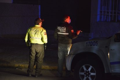 El cuerpo fue encontrado en la avenida principal. A 250 metros del sitió en el que lo balearon.