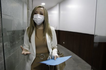 Johanna Ortiz casito llega tarde por un accidente de tránsito.