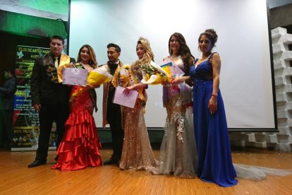 Las cuatro candidatas alcanzaron un puesto en la corte de honor.