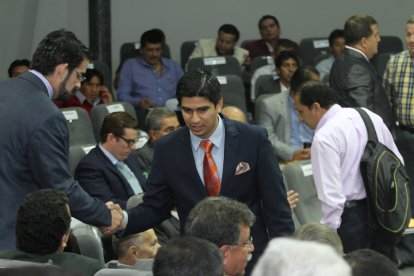 Jaime Estrada (c) fue elegido como vicepresidente de la FEF en enero de 2019, pero el año anterior fue suspendido por un supuesto intento de golpe de estado.