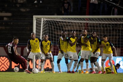 Mediante un gol de tiro libre la Vinotinto doblegó a la Tricolor.