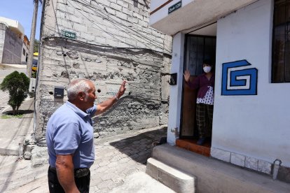 2. Los vecinos conocen al artesano y se llevan bien con él.