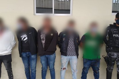 Los detenidos pretendían llevar al afectado hasta un hospital, según la Policía.