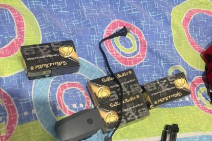 Las armas y municiones halladas.