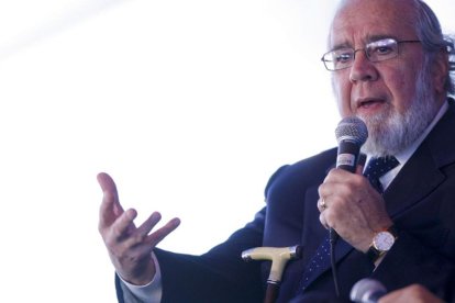 Gustavo Noboa Bejarano fue presidente de Ecuador en plena transición del sucre al dólar.