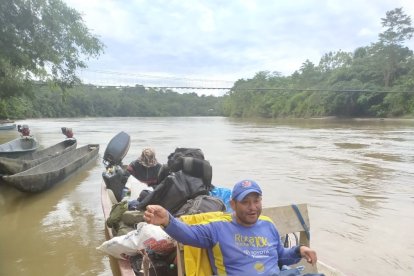 Personas en sillas de ruedas pueden tener paseos de aventura en canoas.