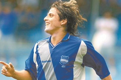 Carlos Hidalgo debutó en Emelec en 1996. Luego entre 2008 y 2009 jugó en Barcelona.