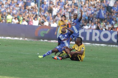 Brayan de la Torre se formó en las divisiones menores de Barcelona. Estuvo en el Ídolo hasta el 2015.