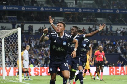 Joao Rojas fue el líder de Emelec y se tiró el equipo al hombro. Marcó dos golazos para que el Foco siga en la lucha.