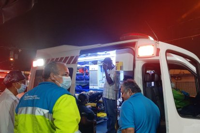 En ambulancia fue llevada a una casa de salud de Guayaquil.