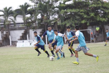 Javier Domínguez tiene 14 años y es goleador de LDCde Naranjal. Actúa en la sub-14 y sub-16.