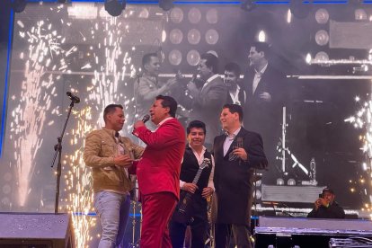 Artistas ecuatorianos compartieron la tarima.