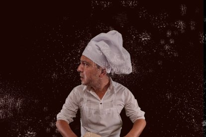 El panadero, uno de los personajes de la obra 'Noviembre Rojo'.