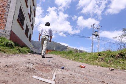 Mientras que en el punto donde fue hallado un cuerpo solamente se vio unas velas apagadas.