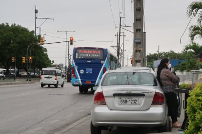 Familiares contaron que la víctima se bajó de este  carro para conversar con unos amigos.