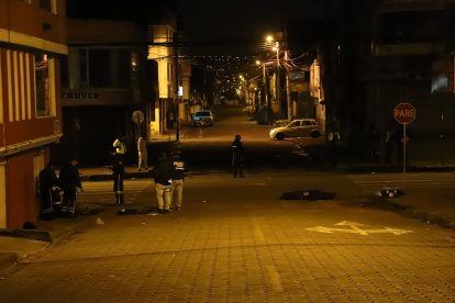 En total, la los agentes contaron tres personas fallecidas y otras tres heridas.