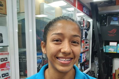 Melanie quiere desestresarse y opina que con ese billete podrá lograr su objetivo.