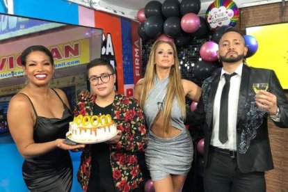 Celebración del elenco de Calientitos por los 100.000 suscriptores.