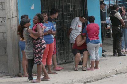 Familiares de las víctimas estaban consternados.