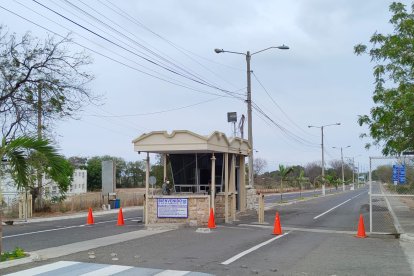Se esperaba que el ministro llega a la base de Manta.