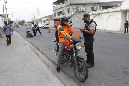 Al día siguiente, en el sitio se hacían operativos de control.