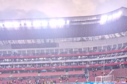 El mejor premio al esfuerzo, Chavo Cruz con su hija Cristina y Christian Jr. presentes en el estadio Rodrigo Paz