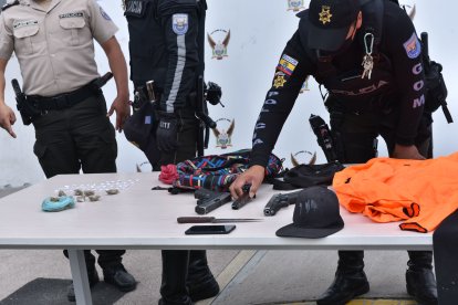 Andaban armados con pistolas y un cuchillo.