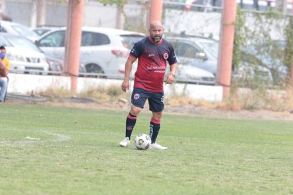 Rafel Mosquera, exjugador del Santa Rita de Vinces, aportó con su experiencia en el elenco rojo.
