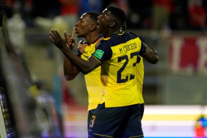 Pervis Estupiñán hizo callar a la afición chilena, tras el gol que marcó a los 8 minutos.