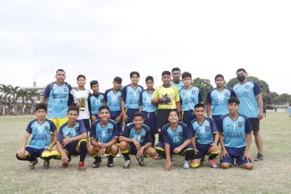 El equipo de Esfutmil que sigue de cerca el padre y entrenador Jhonny Morales.