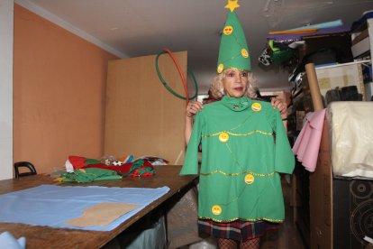 Es una abuelita súper ‘fashion’. Les pide a sus bisnietos que la llamen bisabuela.