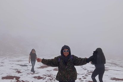 Le encanta coronar la cima de las montañas.
