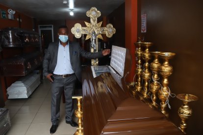 Funerarias denuncian que hay una competencia desleal.