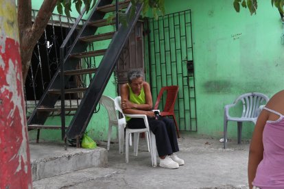 Víctor Piguave lloraba desconsolado el asesinato de su hijo.