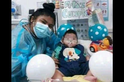 Su primer cumpleaños lo pasó en la unidad de cuidados intensivos.