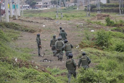 Los delegados hicieron su recorrido con resguardo militar.