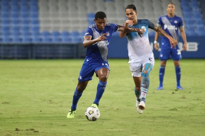 Romario Caicedo ha destacada por la banda derecha de los millonarios.