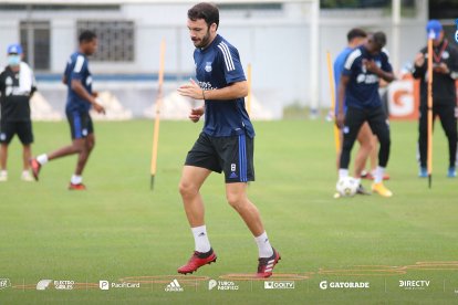 Sebastián Rodríguez es el motor del medio campo de los azules.