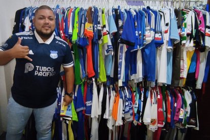 Es coleccionista de camisetas. En su clóset atesora más de 50 del Foco.