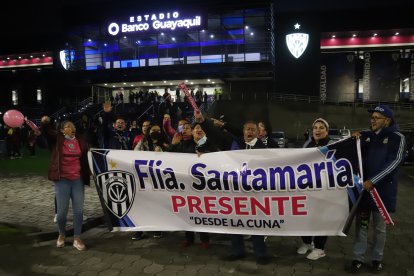 Los Santamaría, familiares del fundador del equipo del Valle, festejaron la victoria en la primera final.
