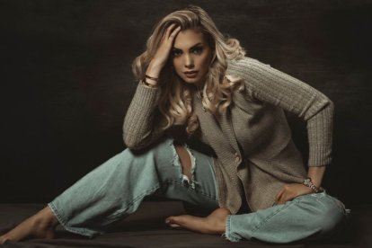 Carolina Aguirre se muestra en una nueva faceta en la pantalla.