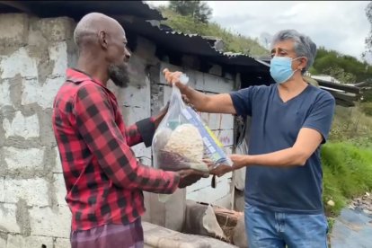 Muchas personas le agradecen por el gesto que ha tenido el hombre durante la pandemia.